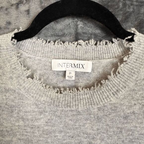 Intermix Wool Cashmere Blend Light Gray Sweater Asymmetric Fray Hem Size Small - Picture 2 of 11